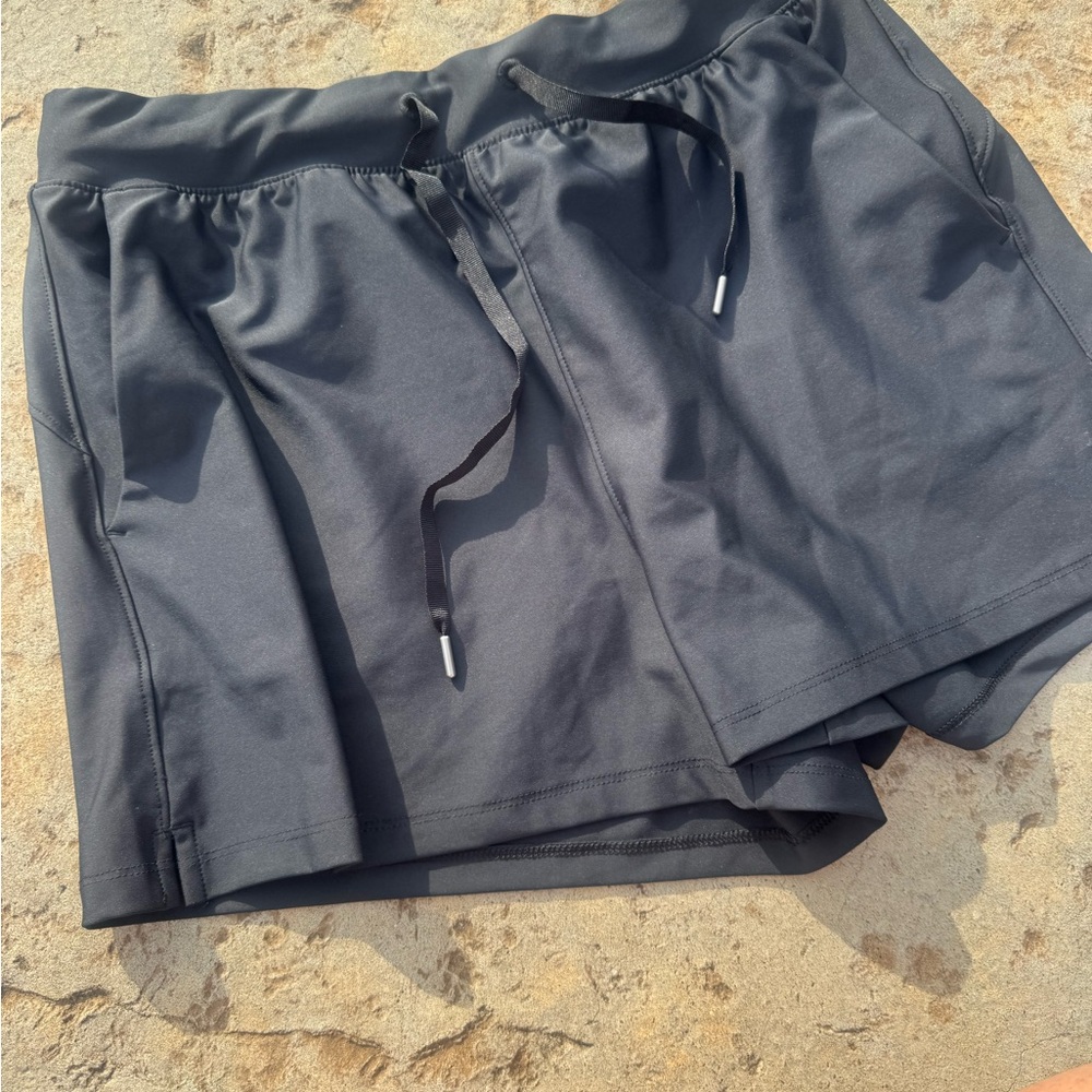 Old Navy active Women's powersoft go dry Athletic Shorts. Sz M. Drawstring & poc